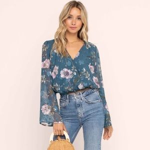ASTR Bell Sleeve cropped blue/teal/pink floral V-neck Blouse Size XS
